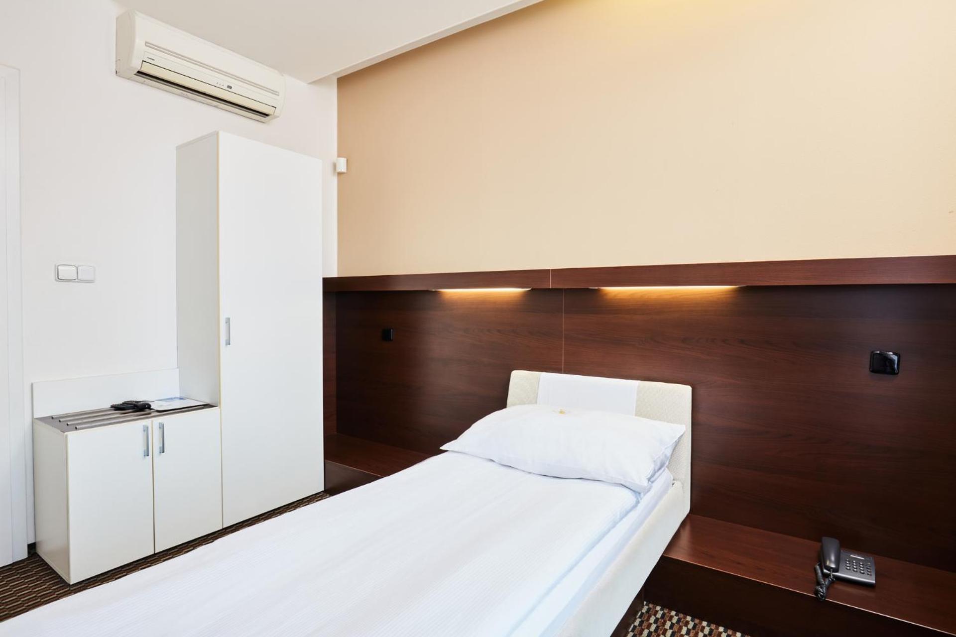 Hotel Rottal Otrokovice Esterno foto