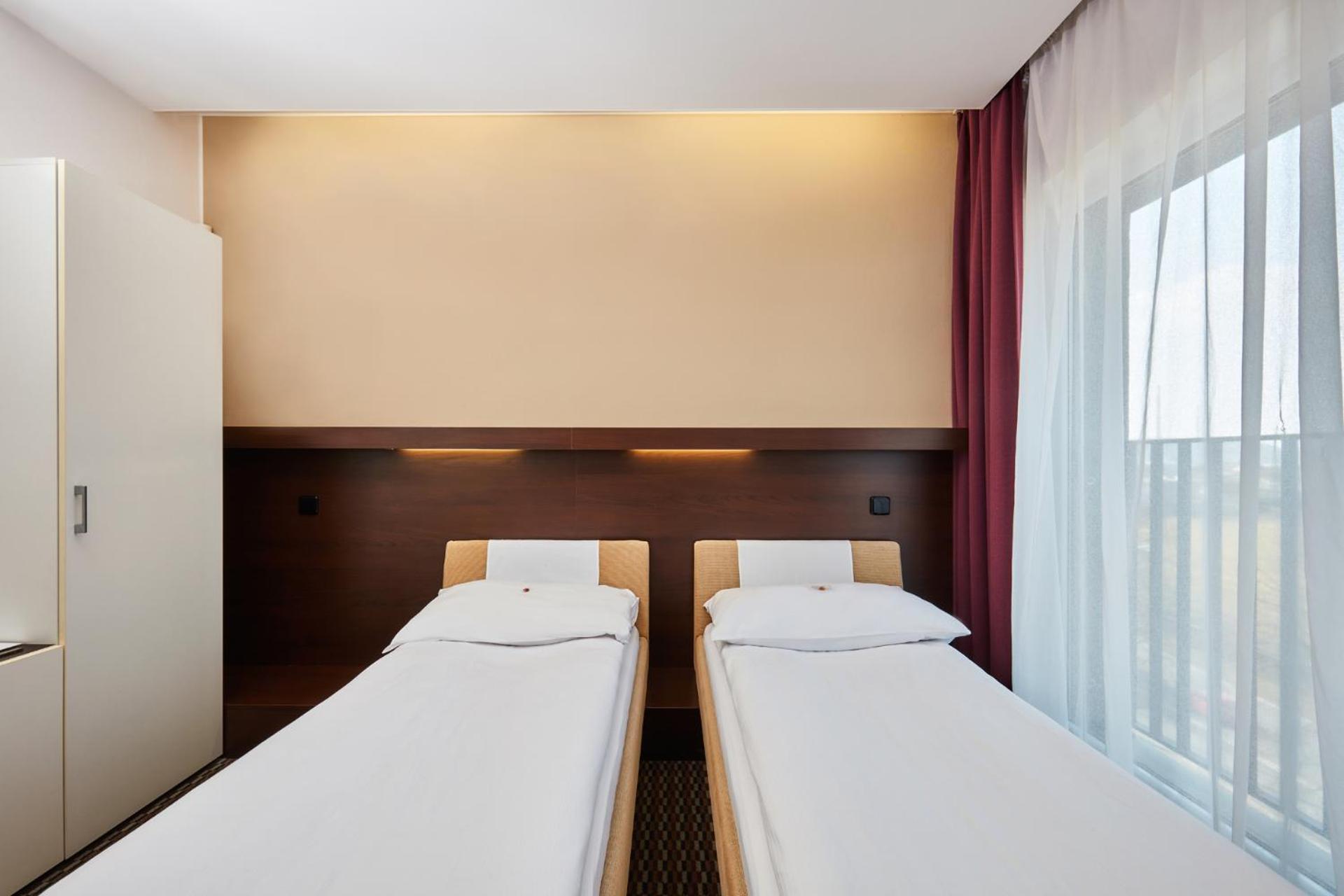 Hotel Rottal Otrokovice Esterno foto